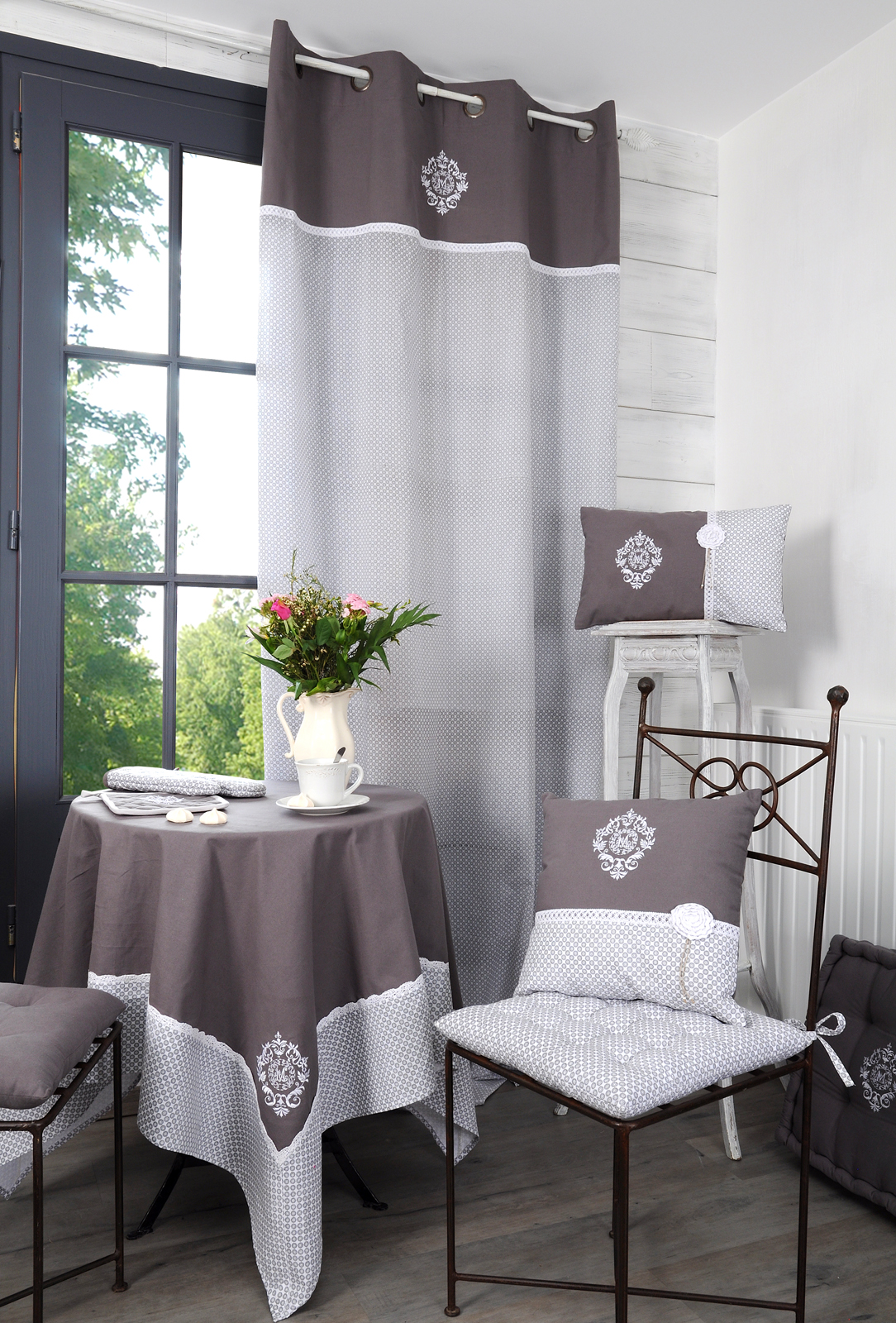 Rideau vitrage blanc romantique brodé ruban à nouer gris ...