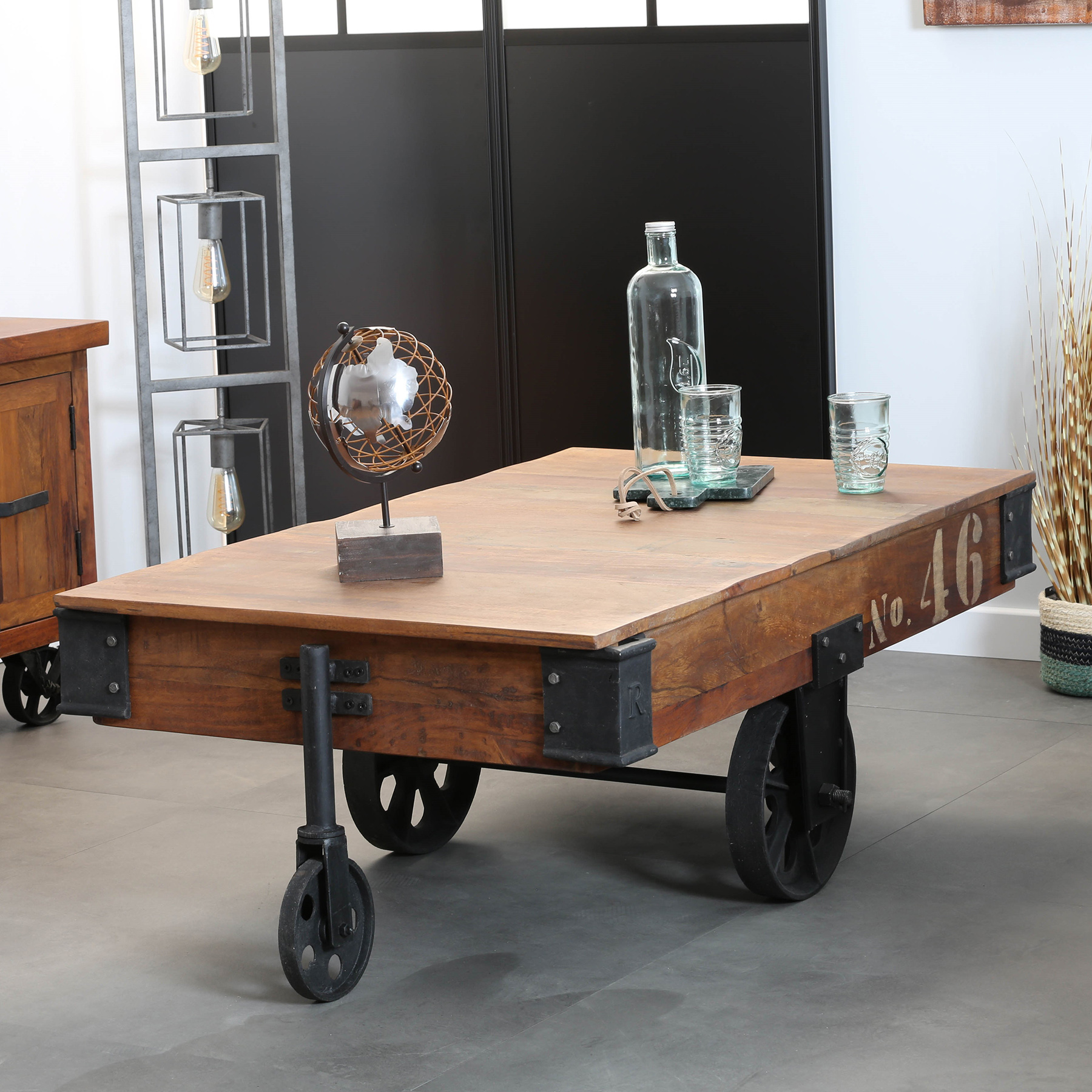 Table basse industrielle vintage bois recyclé roues LEEDS ...