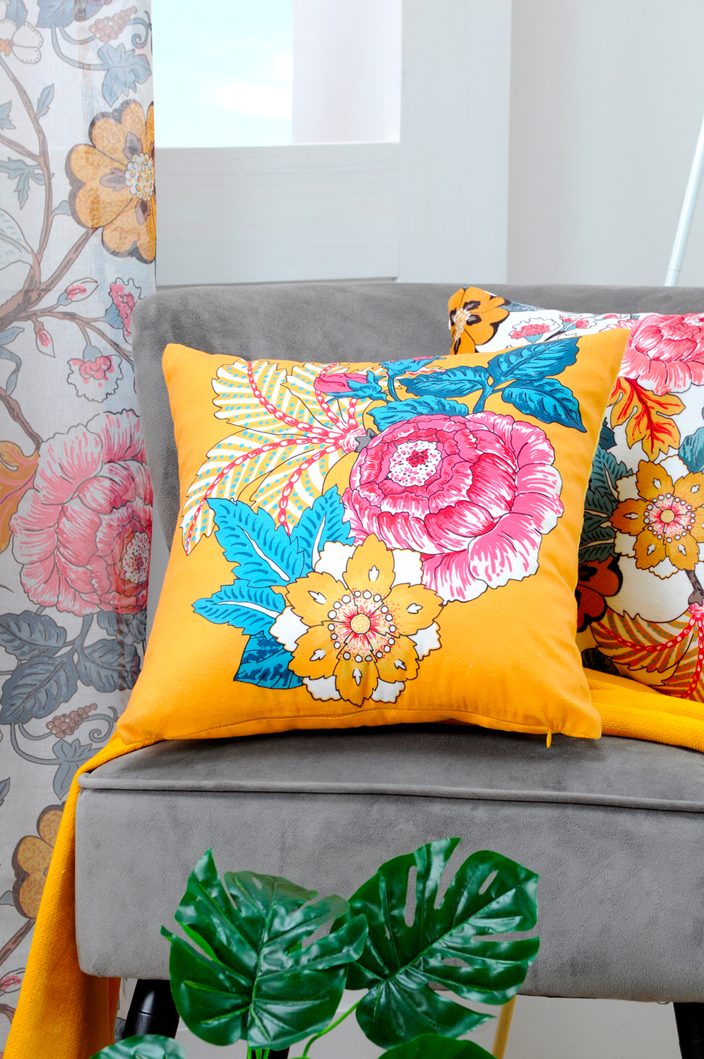Coussin Bonne Mère - Moutarde imprimé cerises dorées