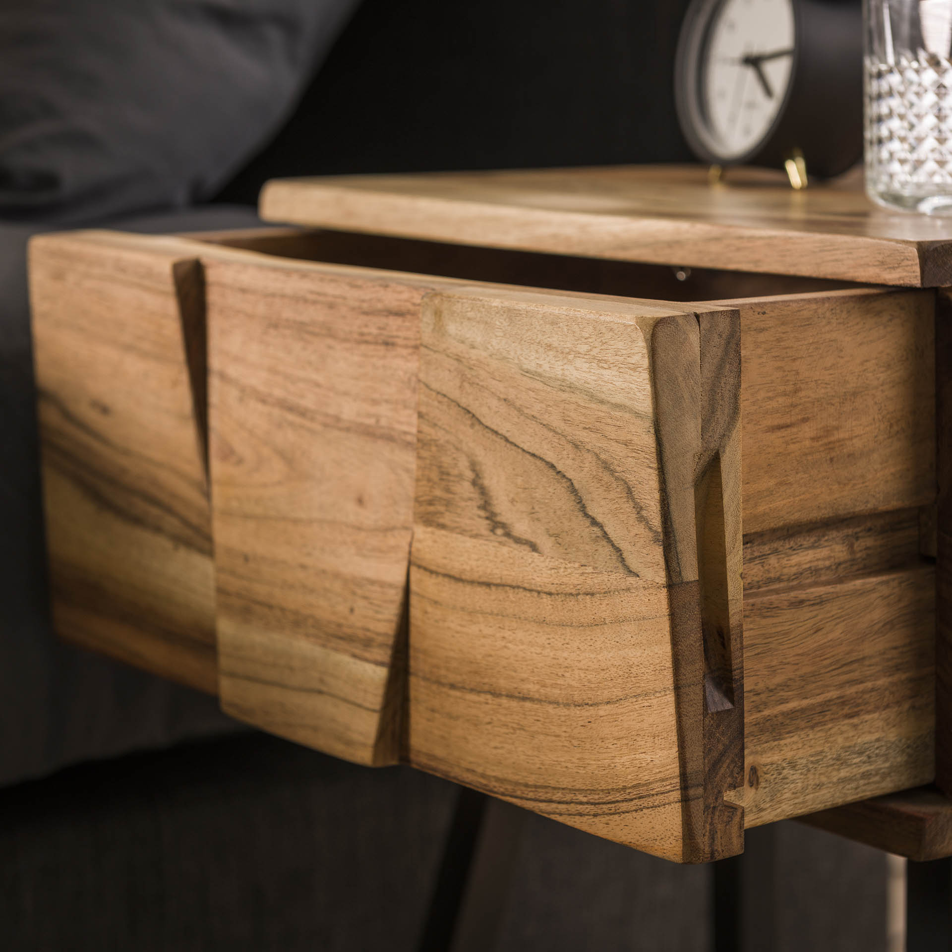 Table De Chevet Papillon Avec Roulettes – Noyer Massif – Dimensions 43x56 Cm – Pour Canapé, Lit, Salon
